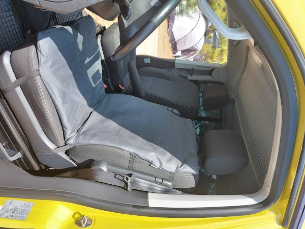 BREATHABLE ANTI-SWEAT CUSHION FOR CAR SEATS