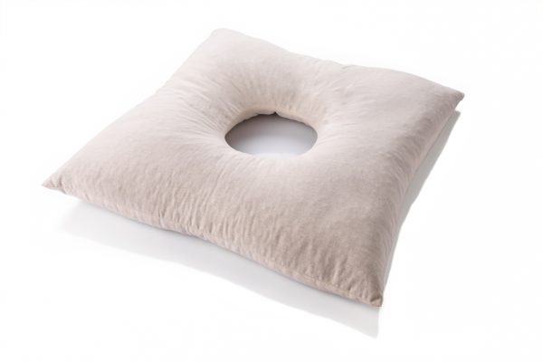 THERAPEUTIC SEAT CUSHION AGAINST PRESSURE SORES WITH AN OPENING